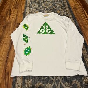 Nike ACG Leaf Shirt